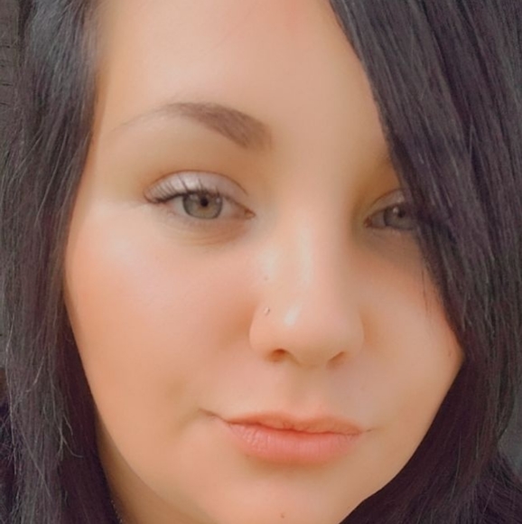 Meet your Posher, Marissa - Picture 2 of 2